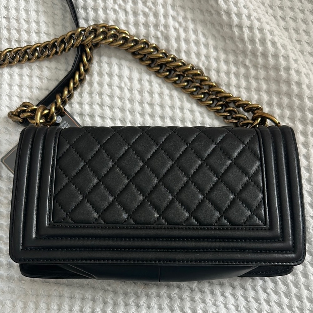 Chanel Black Crossbody Bag with Quilted Leather and Gold Chain - Picture 5 of 5